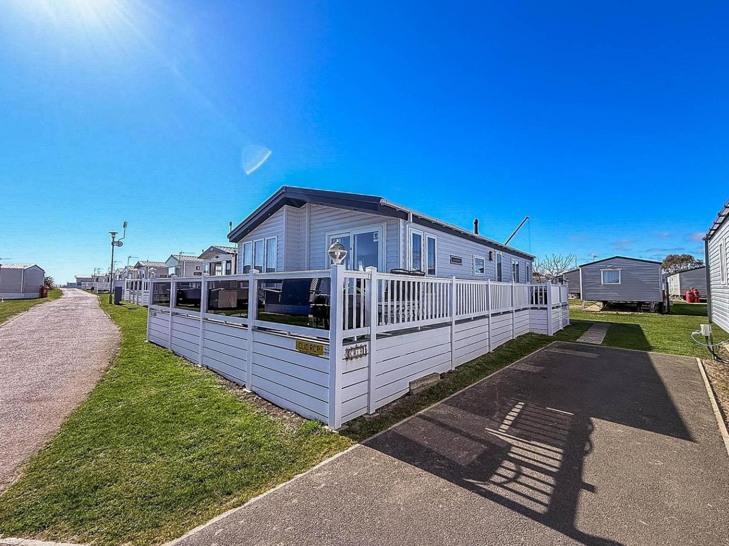 Beautiful 4 Berth With Free Wifi At Pakefield Ref 68019cr Lodge